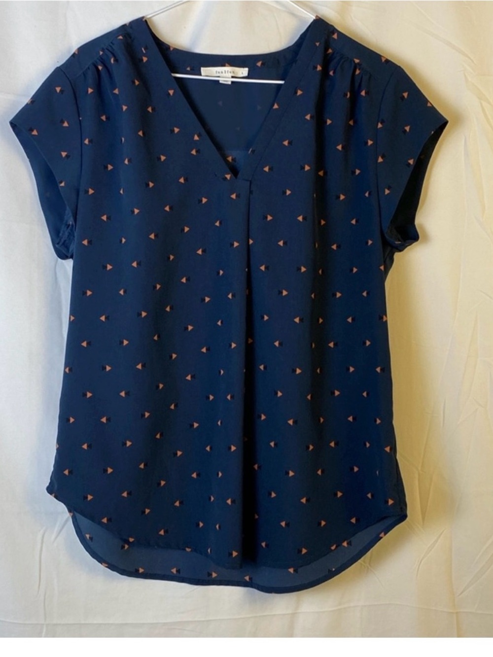 Blue and Coral Pink Triangle Print V-Neck Short Sleeved Blouse Sz. Lg